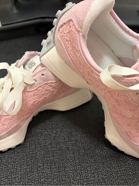 New Balance 327 Lace Sneakers pink lace sz 6.5